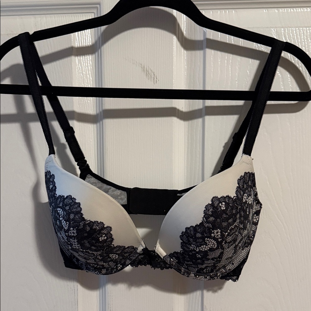 Victoria's Secret Dream Angel Push Up Black and Cream Lace Bra Women's Size 32DD